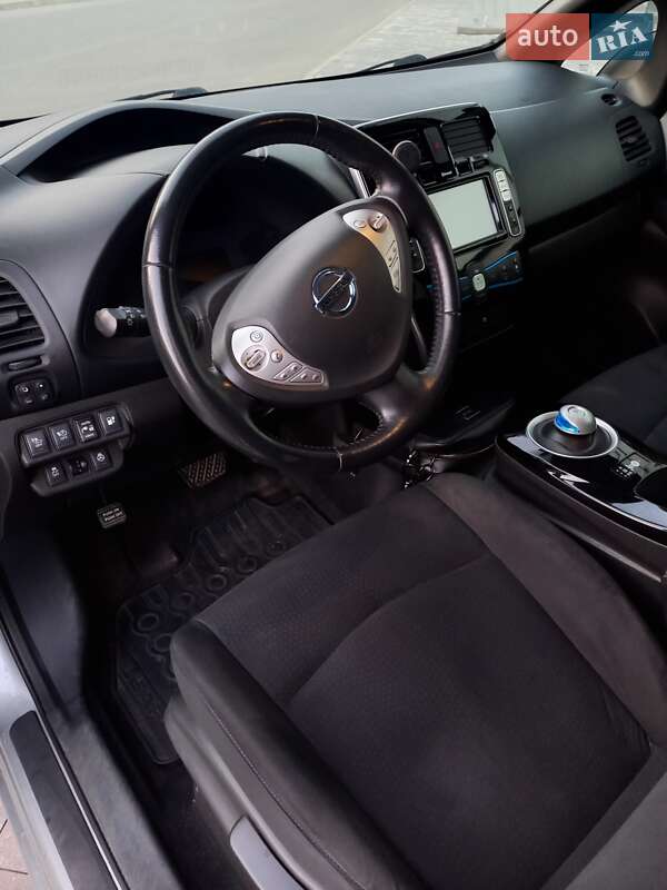 Хэтчбек Nissan Leaf 2015 в Киеве