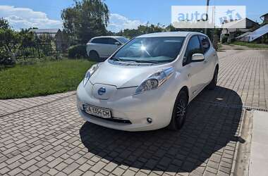 Хэтчбек Nissan Leaf 2015 в Снятине