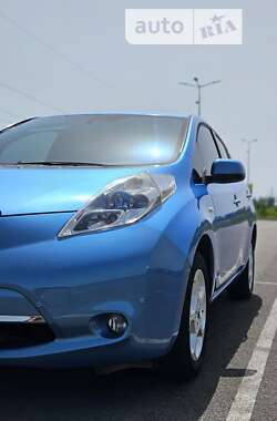 Хэтчбек Nissan Leaf 2010 в Ровно