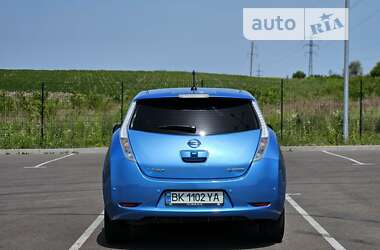 Хэтчбек Nissan Leaf 2010 в Ровно