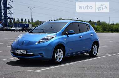 Хэтчбек Nissan Leaf 2010 в Ровно