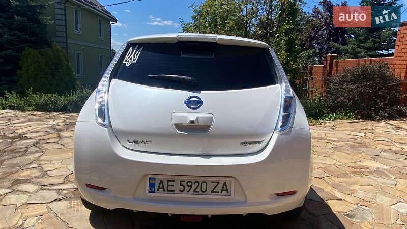 Хэтчбек Nissan Leaf 2013 в Новоалександровке