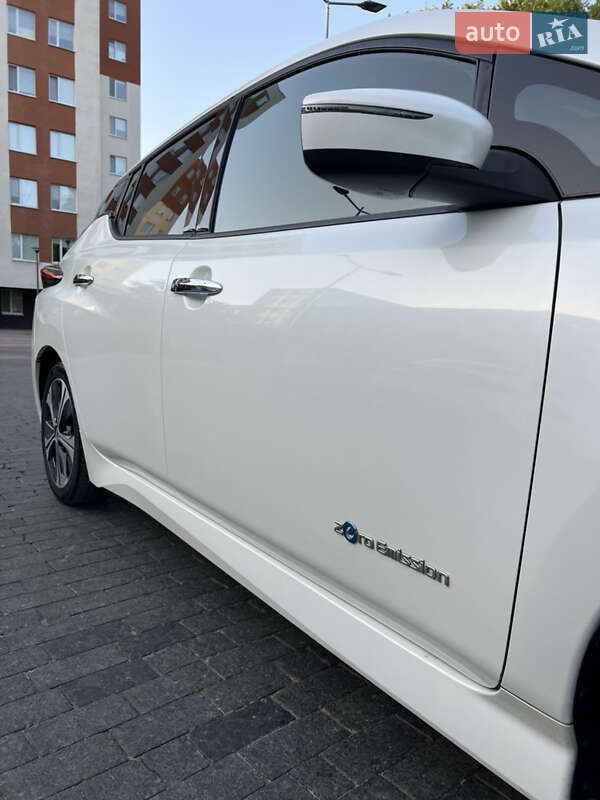 Хэтчбек Nissan Leaf 2017 в Одессе