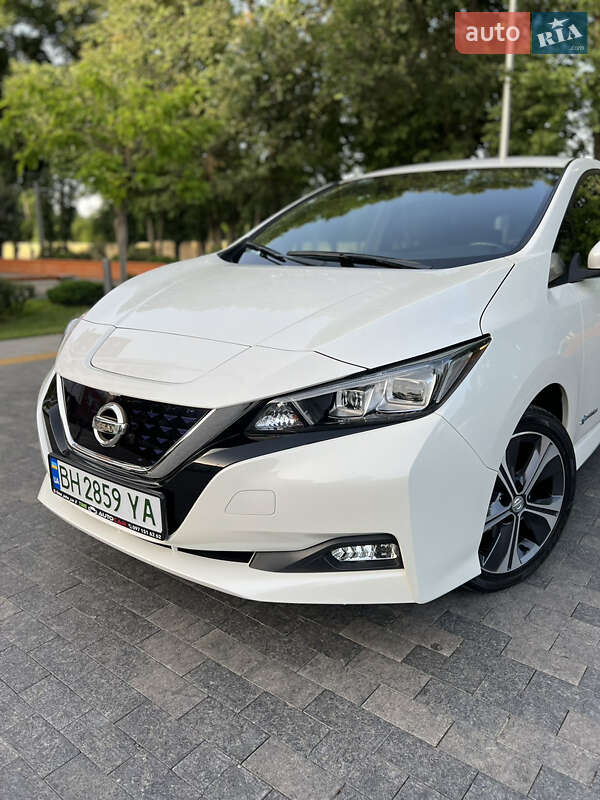 Хэтчбек Nissan Leaf 2017 в Одессе