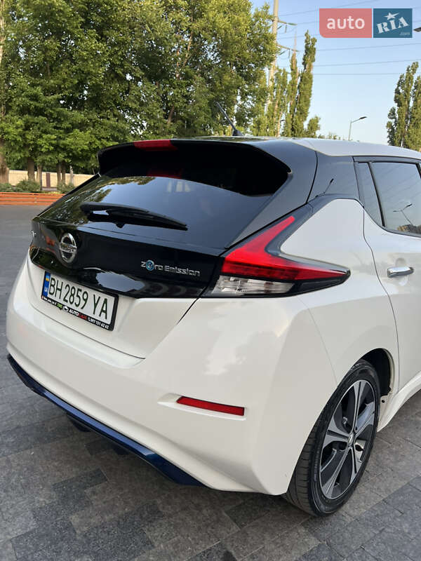 Хэтчбек Nissan Leaf 2017 в Одессе