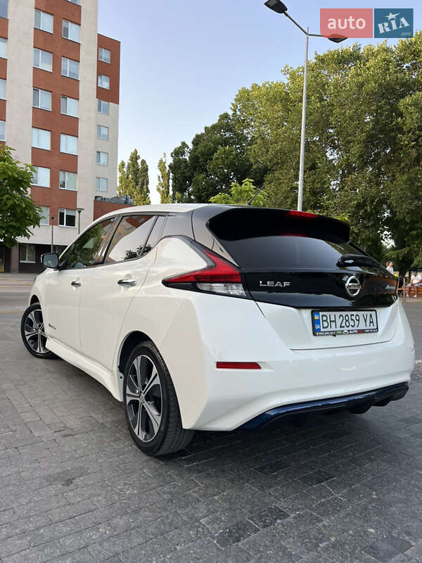 Хэтчбек Nissan Leaf 2017 в Одессе