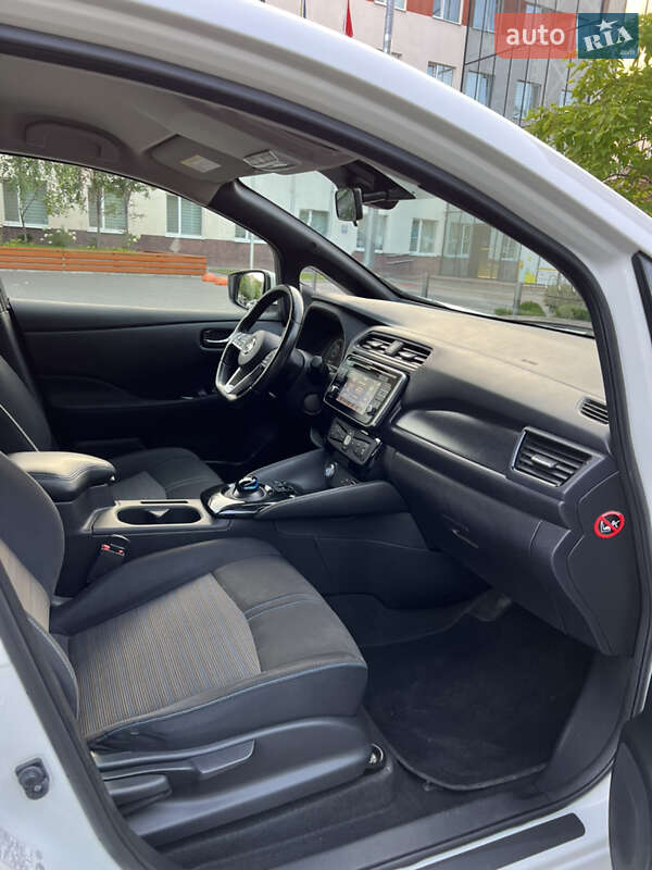 Хэтчбек Nissan Leaf 2017 в Одессе