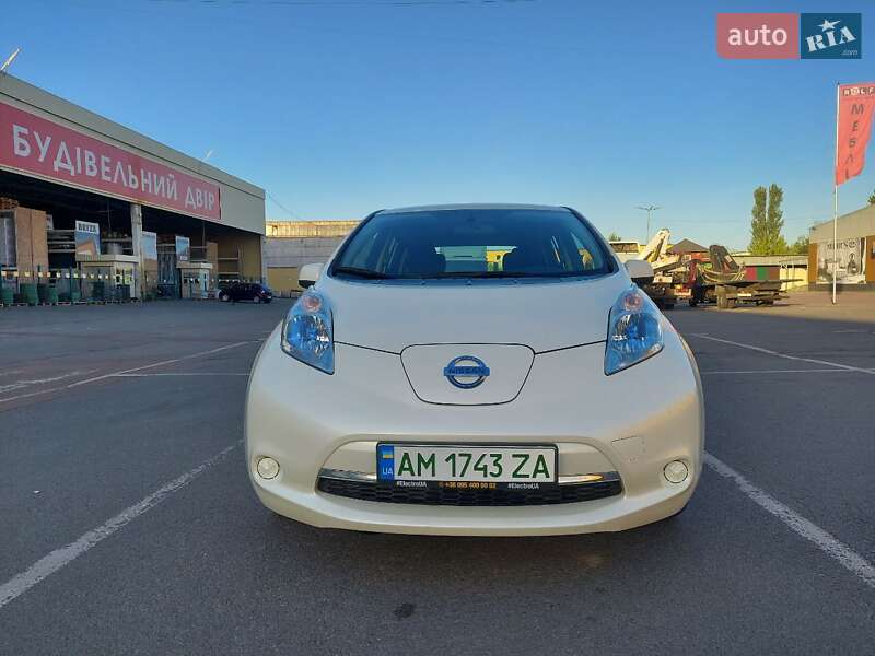 Хэтчбек Nissan Leaf 2015 в Житомире