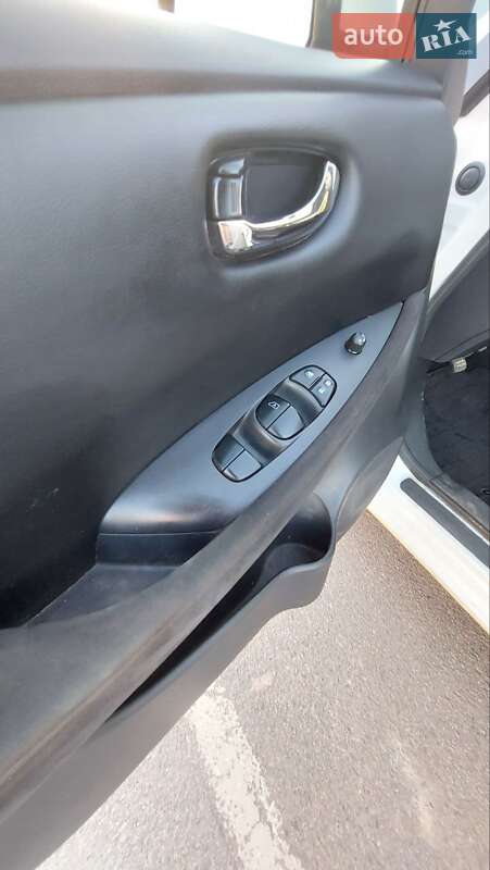 Хэтчбек Nissan Leaf 2015 в Житомире
