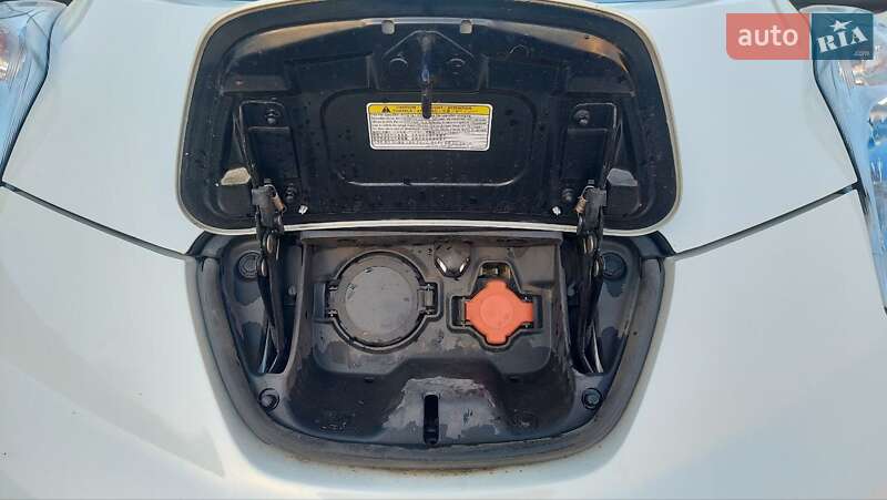 Хэтчбек Nissan Leaf 2015 в Житомире