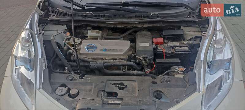 Хэтчбек Nissan Leaf 2012 в Каменке фото 9 Хэтчбек Nissan Leaf 2012 в Каменке