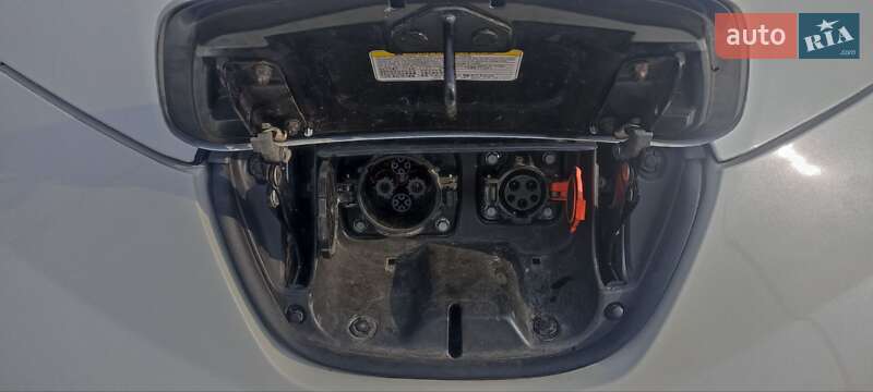 Хэтчбек Nissan Leaf 2012 в Каменке фото 6 Хэтчбек Nissan Leaf 2012 в Каменке