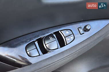 Хэтчбек Nissan Leaf 2014 в 