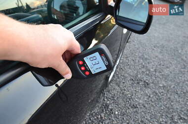 Хетчбек Nissan Leaf 2013 в 