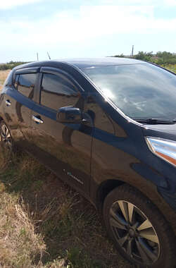 Хэтчбек Nissan Leaf 2017 в 