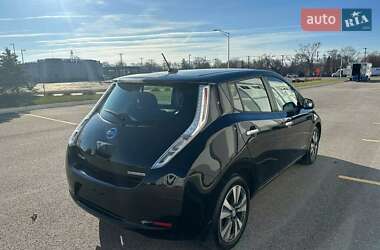 Хетчбек Nissan Leaf 2015 в 