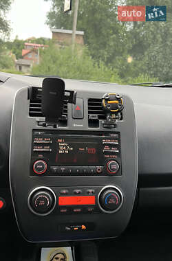 Хэтчбек Nissan Leaf 2013 в 