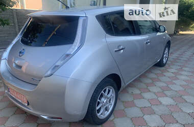 Хэтчбек Nissan Leaf 2011 в Черновцах