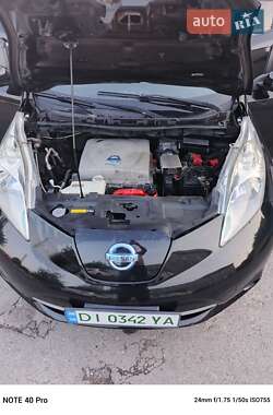 Хетчбек Nissan Leaf 2013 в 