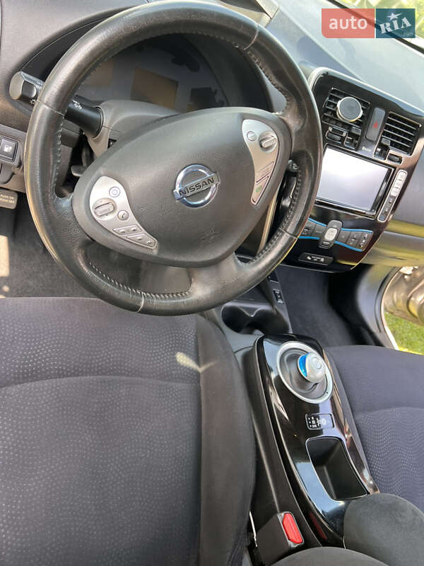 Хэтчбек Nissan Leaf 2014 в Львове
