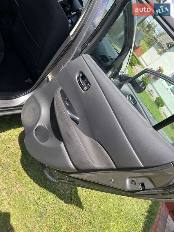 Хэтчбек Nissan Leaf 2014 в Львове