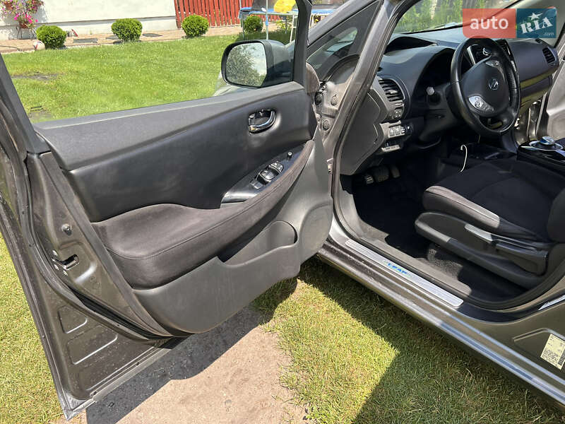 Хэтчбек Nissan Leaf 2014 в Львове