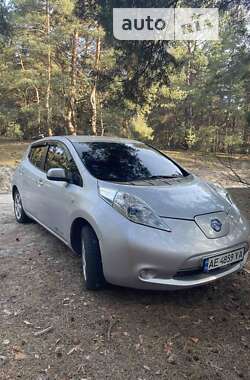 Хетчбек Nissan Leaf 2015 в Кам'янському