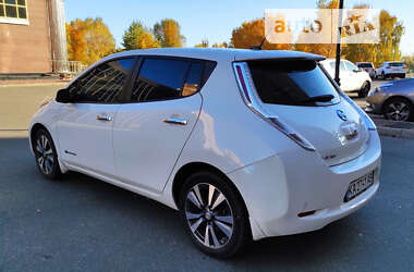 Хэтчбек Nissan Leaf 2015 в Киеве