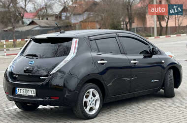 Хэтчбек Nissan Leaf 2012 в 