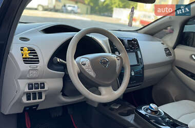 Хэтчбек Nissan Leaf 2012 в 
