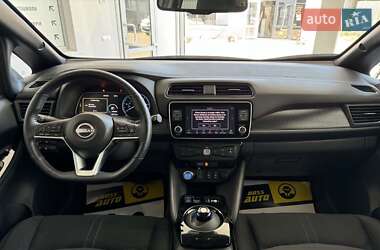 Хэтчбек Nissan Leaf 2022 в 