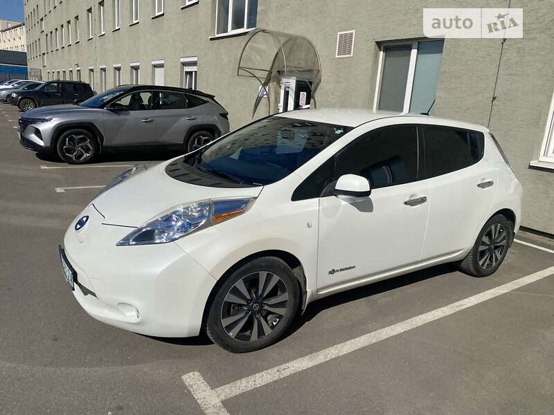 Хэтчбек Nissan Leaf 2016 в Киеве