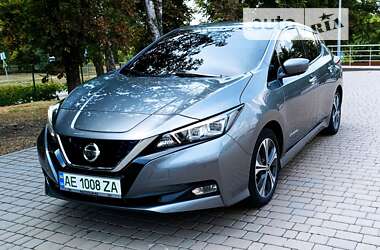 Хэтчбек Nissan Leaf 2019 в Магдалиновке