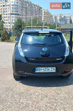 Хэтчбек Nissan Leaf 2014 в 