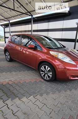 Хэтчбек Nissan Leaf 2015 в 