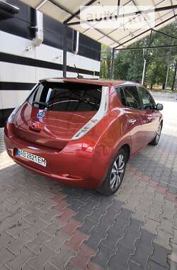 Хэтчбек Nissan Leaf 2015 в 