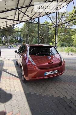 Хэтчбек Nissan Leaf 2015 в 
