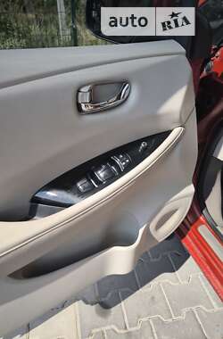 Хэтчбек Nissan Leaf 2015 в 