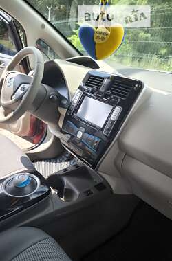 Хэтчбек Nissan Leaf 2015 в 
