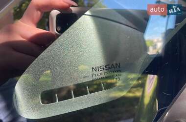 Хэтчбек Nissan Leaf 2014 в 