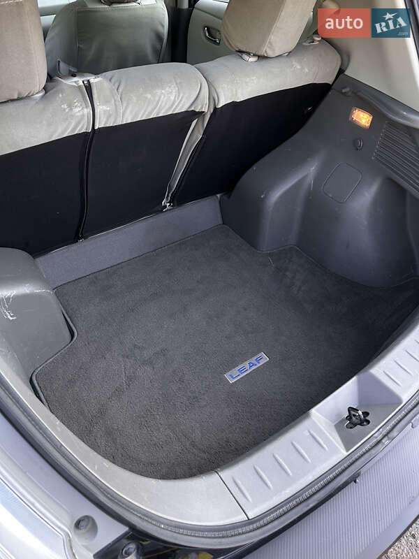 Хетчбек Nissan Leaf 2015 в Бурштині