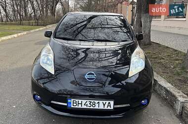 Хэтчбек Nissan Leaf 2013 в 