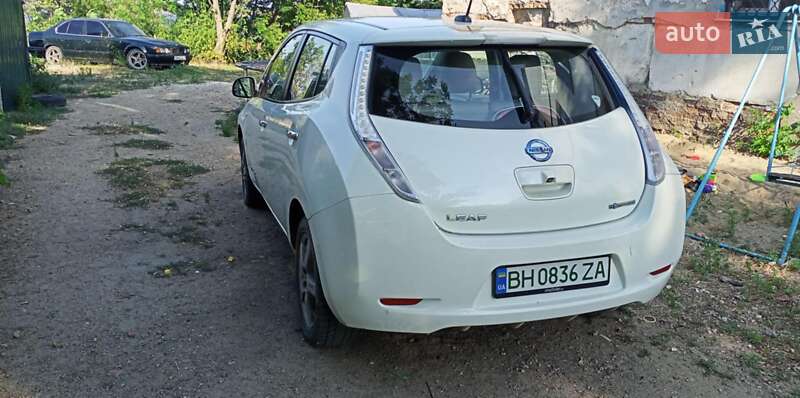 Хэтчбек Nissan Leaf 2012 в Белгороде-Днестровском