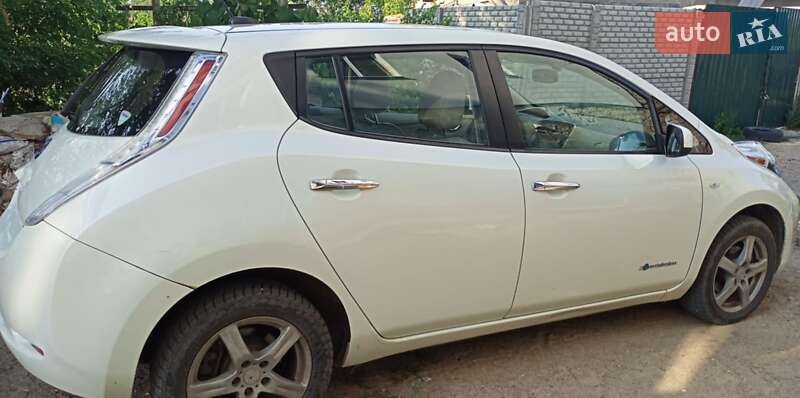 Хэтчбек Nissan Leaf 2012 в Белгороде-Днестровском