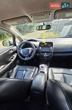 Хэтчбек Nissan Leaf 2014 в 