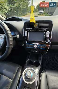 Хэтчбек Nissan Leaf 2014 в 