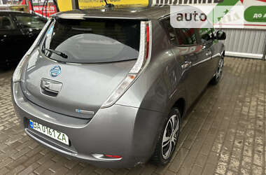 Хетчбек Nissan Leaf 2014 в 