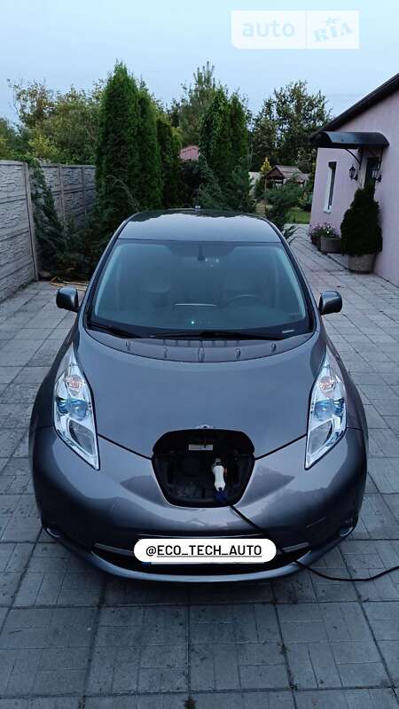 Хетчбек Nissan Leaf 2016 в Дніпрі