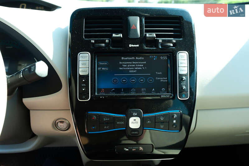 Хэтчбек Nissan Leaf 2015 в Черновцах
