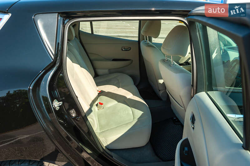 Хэтчбек Nissan Leaf 2015 в Черновцах